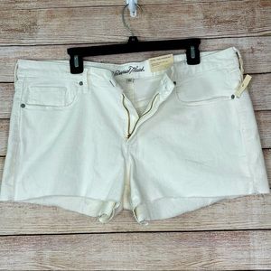 NEW! White Denim stretch mid rise shorts NEW!  Size 18
